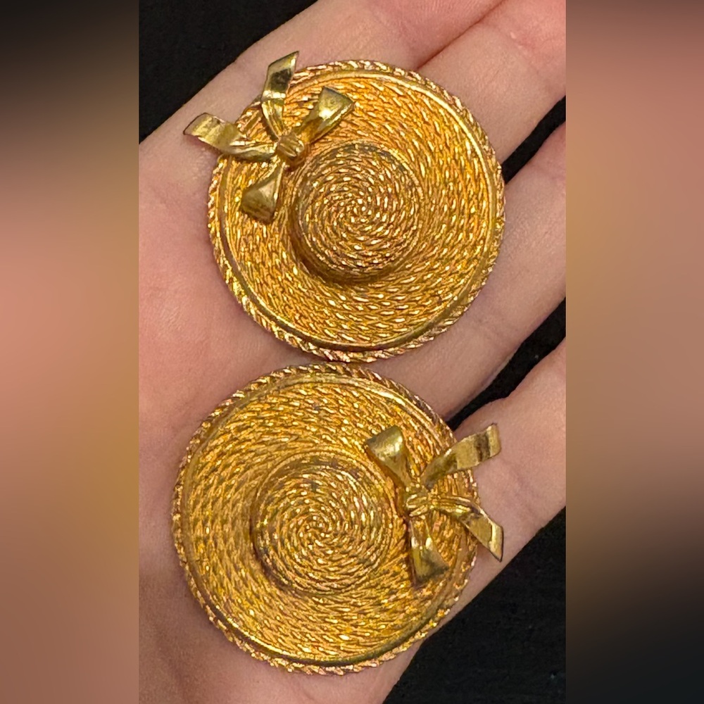 CHANEL earrings vintage gold tone straw hat ribbon textured 3-d clip on 1.5” WOW